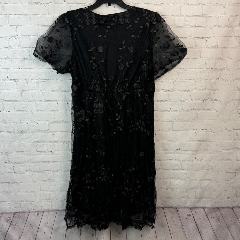 BloomChic Black Floral Surplice Sheer Overlay Midi Dress Plus Size 1X - Picture 7 of 7